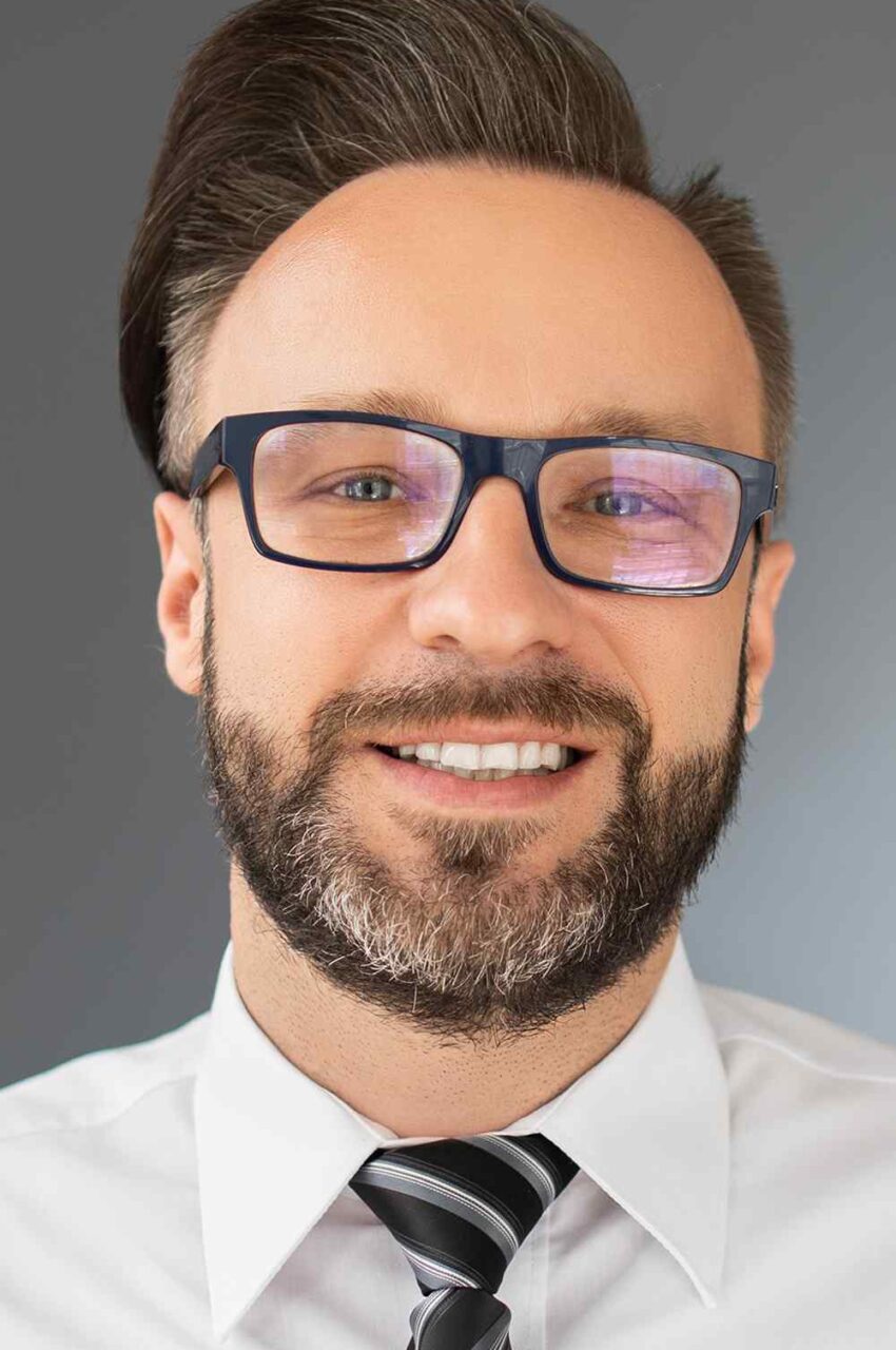 https://trial.tarlbox.com/wp-content/uploads/2019/02/team_02-850x1280.jpg